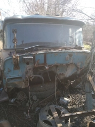 ЗИЛ запчасти продаю мотор рабочий 50000 кузов от бортового ЗИЛа 15000