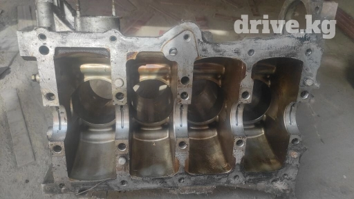 Продам блок и запчасти двигателя Тойота Королла 2003 год