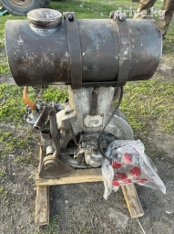 Продаю Бензиновый Двигатель 1 целиндровый можно использовать Для