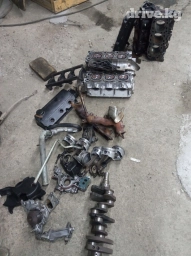 6г72 24кл Дэлика Всё что на фото Мотор стучал 30000с Блок тоже