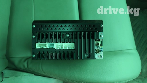 Оригинальная магнитола на Тойота секвойю