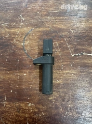 Продаю датчик коленвала мерс 210 лупарик м112 2.4 2.6 2.8 3.2 оригинал