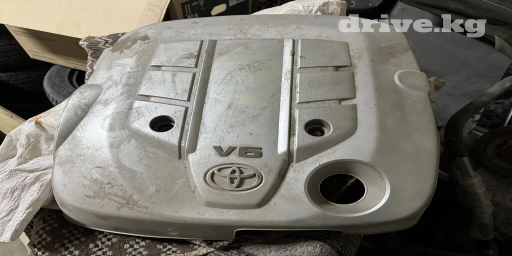 Крышка мотора весь целый на Toyota Crown