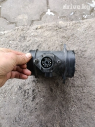 Расходомер воздуха мерс 210. 3000 сом Китай