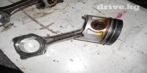 Opel Monterey поршень с шатуном, Опель Монтерей поршень с шатуном