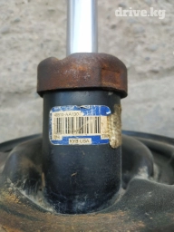 Продам! Камри 35 передние амортизаторы в оригинале, состояние