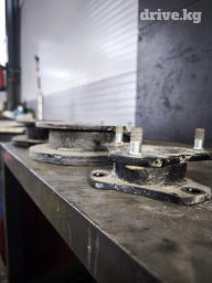 Передний амортизатор, Задний амортизатор Toyota 2016 г., Б/у, Оригинал, Россия