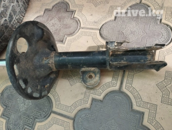 Передний амортизатор Toyota 2006 г., Б/у, Оригинал