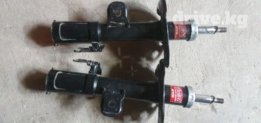 Передний амортизатор Toyota 2008 г., Б/у, Оригинал, Япония