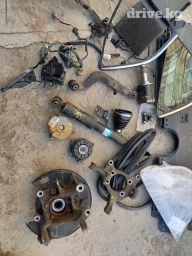 Задний амортизатор Toyota Б/у