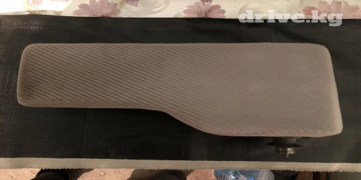 Подлокотник на Ауди с4 в хорошем состоянии (цена окончательная)