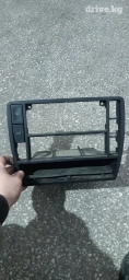 Продаю рамку пассат б5 есть пару кнопок состояние отличное коврик есть