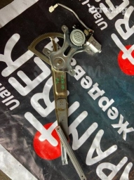 Toyota Altezza SXE10
Стеклоподъемник передний левый