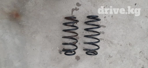 Задний полка и задние пружины на Ярис Версо