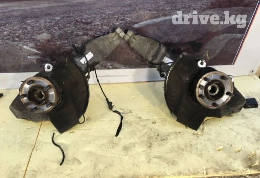 Кулак поворотный передний Range Rover L405