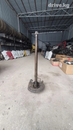 На sprinter 
полуось задний есть L+R
односкат