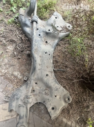 Подрамник передний Hyundai Santafe, есть небольшой дефект