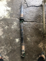 Кардан на жигули ВАЗ 2107, крестовина целая, подвесной подшипник не