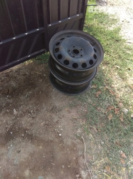 Продаю два диска R16 параметрами:разболтовка 5/112,вылет 50мм,ширина