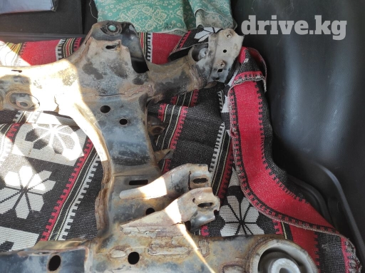 Балка Субару аутбек 2017 год и есть абсорбер передний под бампер