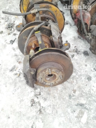 Передняя левая Ступица Mazda 2000 г., Б/у, Оригинал, Япония