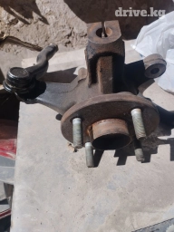 Передняя правая Ступица Mazda 2004 г., Б/у, Оригинал, Япония