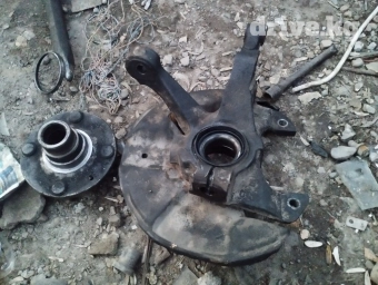 Передняя левая Ступица Mazda 2002 г., Б/у, Оригинал