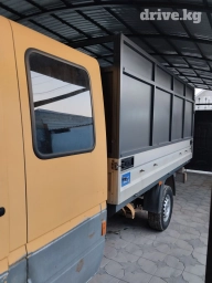 Будка Mercedes-Benz