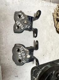 Продаю петли на переднюю правую дверь Тойота Лэнд Круизер 80 (ТЛК 80