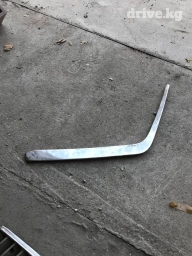 Продам хромовый молдинг с бампера на мерседес б\у.есть мелкие