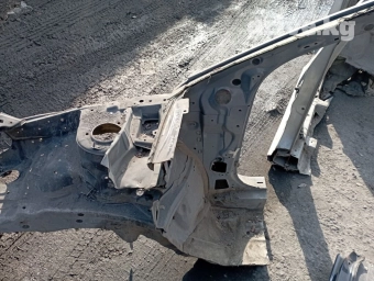 Авенсис передний Ланжерон правый 2004