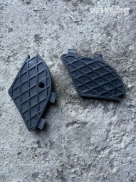 Продаю 
Накладки на переднем бампере
Мерс w210 миллениум