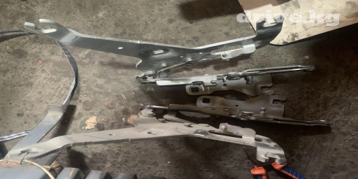 Оригинальные крепления капота БМВ х5м ф85 ф15 Чуть погнуты ? Хороший