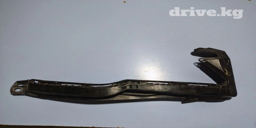 Продаю оригинальную салазку под фару правая сторона (пассажирская) на