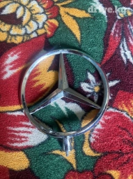 Эмблема мерседес в хорошем состоянии