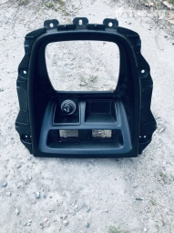 Продаю запчасти от LEXUS RX300 2001 года: 1) Рамка магнитолы с