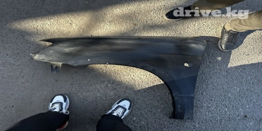 Переднее левое крыло на MITSUBISHI AIRTEK 2004г оригиналкрыло новое