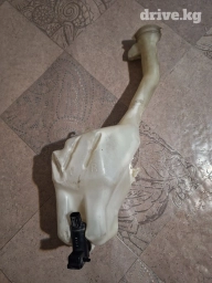 Продаю бачок воды без датчика на Мазда демио 2003г