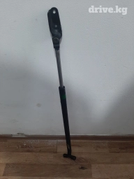 Тойота Вохи амортизатор заднейдвери