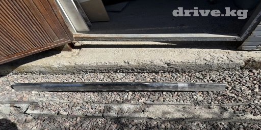 Молдинг от Santa Fe оригинал 
Есть маленькая трещинка