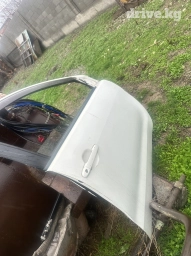 Продается на ист запчасти Капот белый под покраску тойота ист 6000