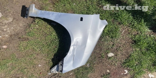 Хонда стрим правое крыло царапина есть