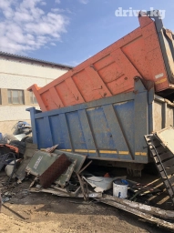 Продаю два кузова 16 кубовые подрамник Целиндор все взборе Звоните