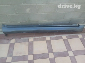 Продаю правый порог на форанер 285 кузов в сборе