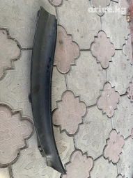 Слив на мерс 210 . Целая с резиной . левая сторона