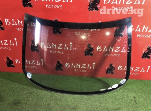 Лобовое стекло заднее на Тойота Марк х,Toyota Mark X