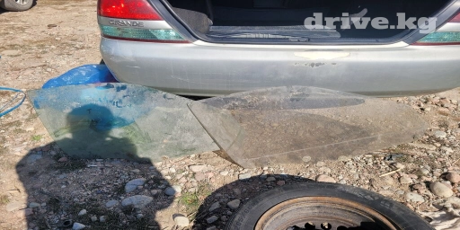 Стекло Переднее правое Toyota, 2003 г., Б/у, Аналог