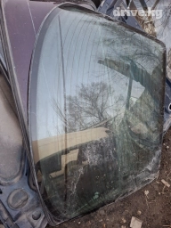 Лобовое стекло здний на ауди 80 бочка