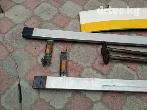 Продаю мерс 814 полуости 2шт.капот.боковые алюминий.2шт.капот 1 шт