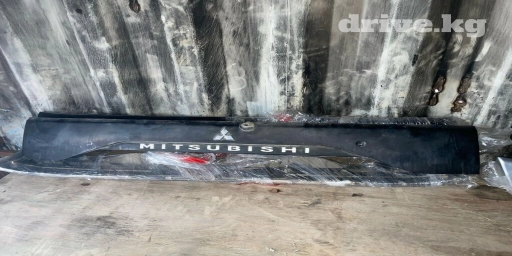 Решетка радиатора Mitsubishi 2001 г., Б/у, Оригинал